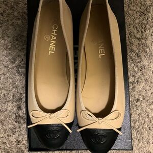 Women’s authentic Chanel CC Ballet flats Size 40
